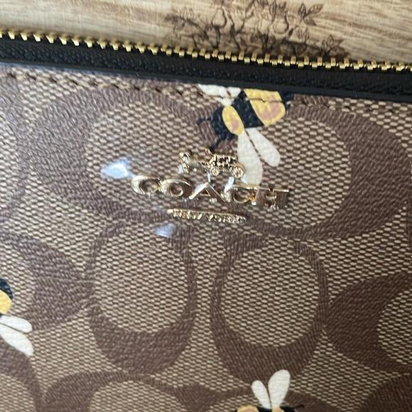 Coach EUC++ Bee Signature Long Zip Wallet Wristlet (W41) - Picture 2 of 5